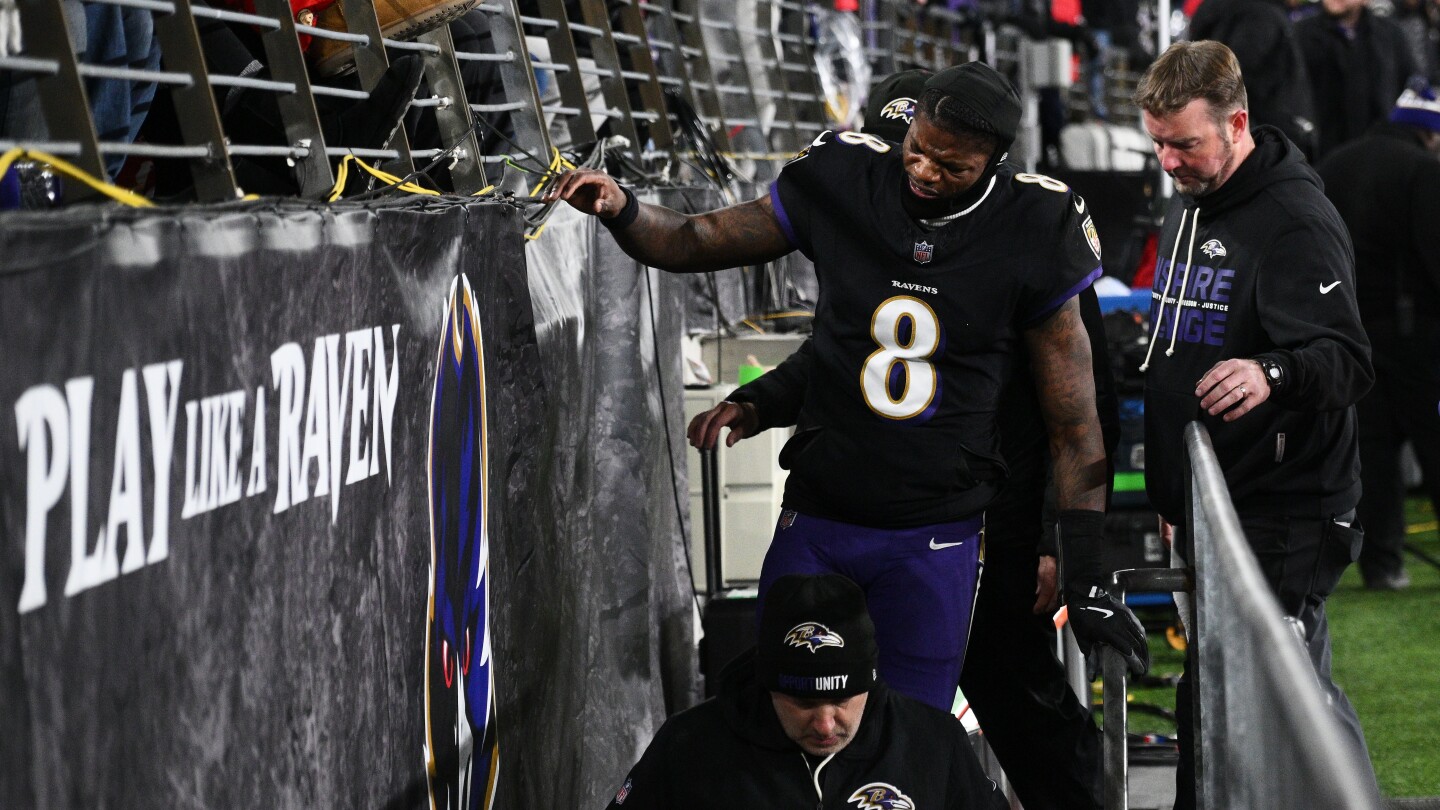 Lamar Jackson's latest injury, a back bruise, forces exit against Patriots and could keep him out