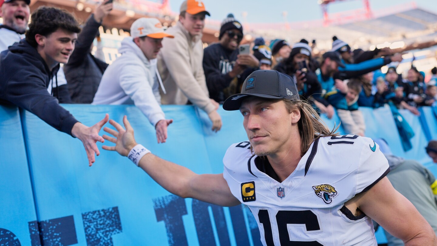 Trevor Lawrence shines as Jaguars beat struggling Titans 25-3