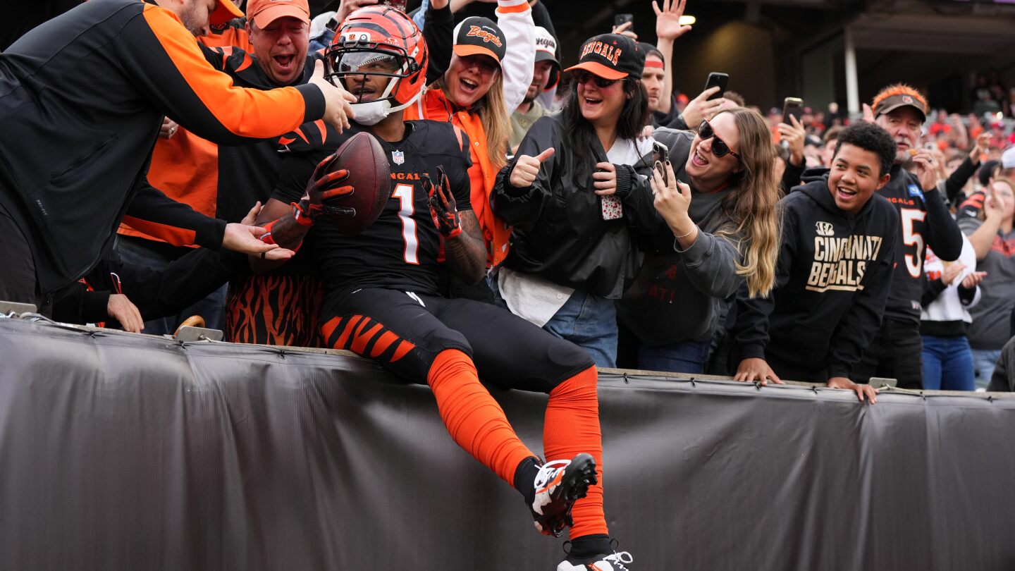 Ja'Marr Chase has two TD catches as Bengals breeze past Cardinals 37-14