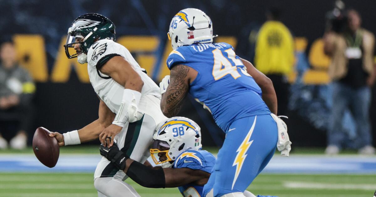 How the Chargers' defense stymied Jalen Hurts and the Eagles