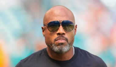 Anthony Weaver: Dolphins can't be "piecemealing" their defense in August