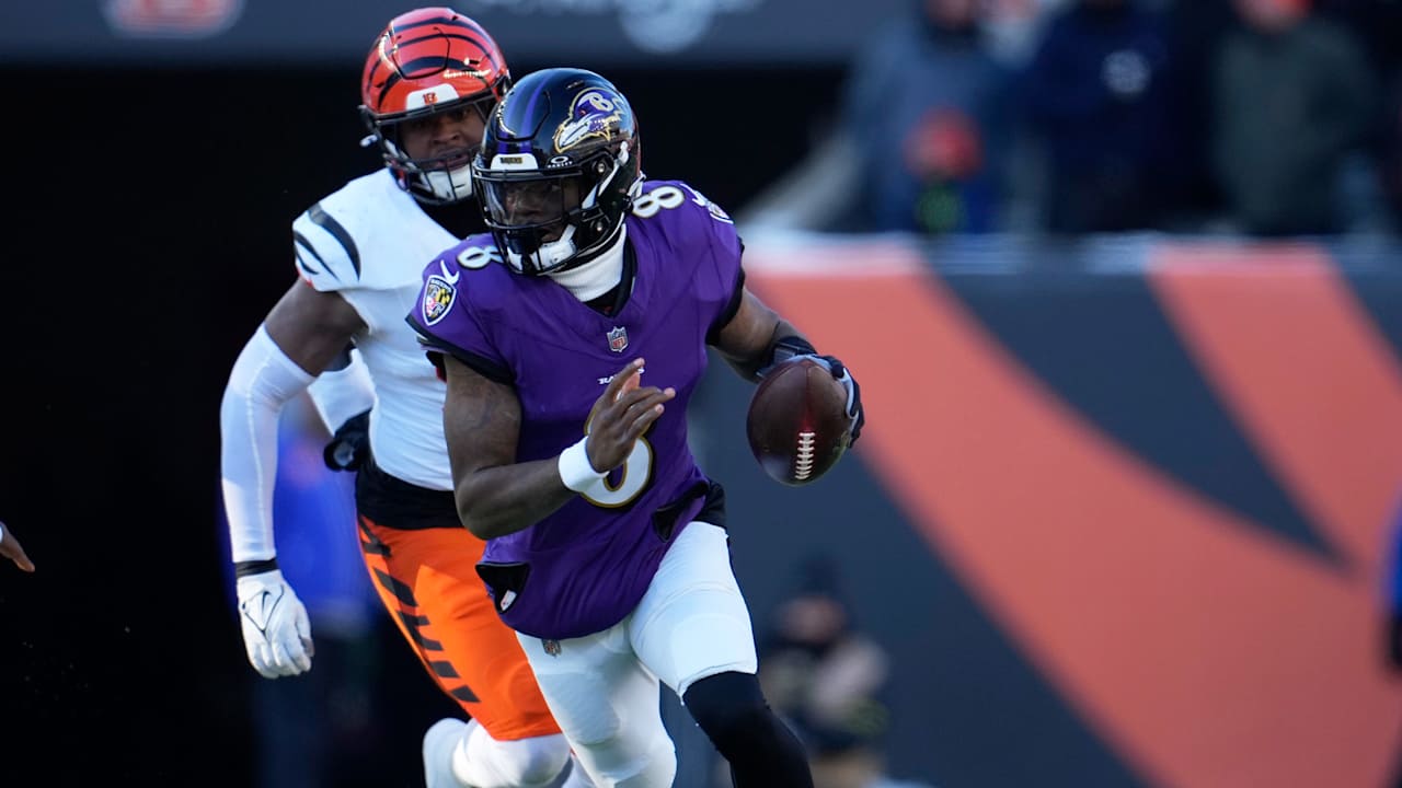 Lamar Jackson Takes Off After Being Late to Ravens' Flight