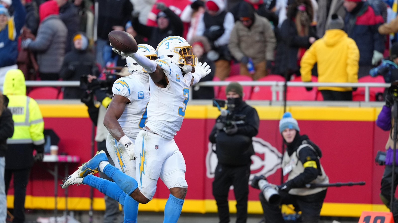 Surging Chargers defense is turning coordinator Jesse Minter into a hot head coaching candidate