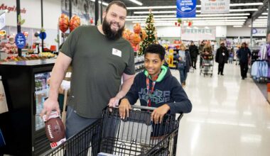 Joel Bitonio holds annual 'Shop with a Pro' holiday event with Meijer