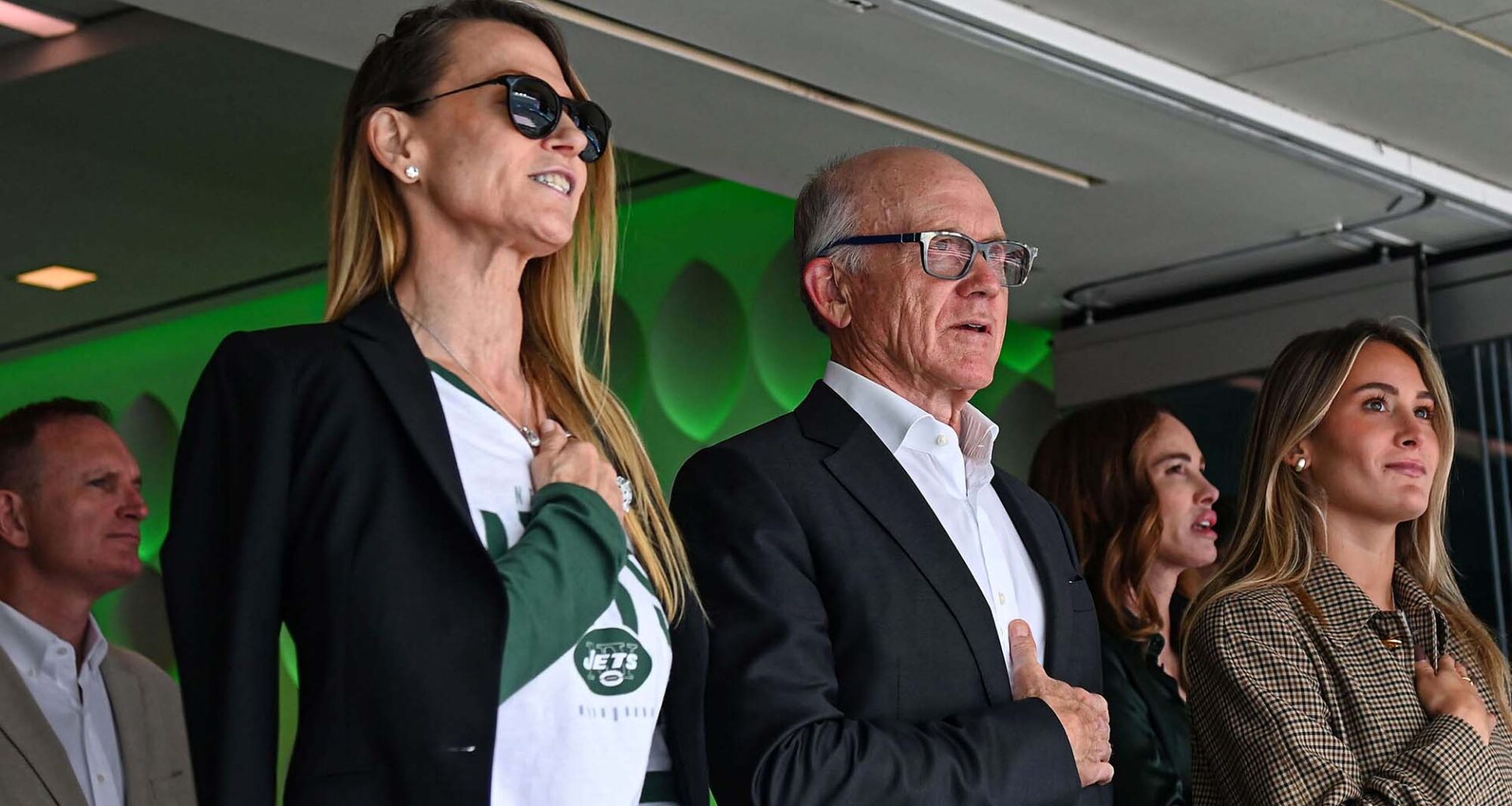 Does Aaron Glenn feel heat from Jets' owner? The HC responds