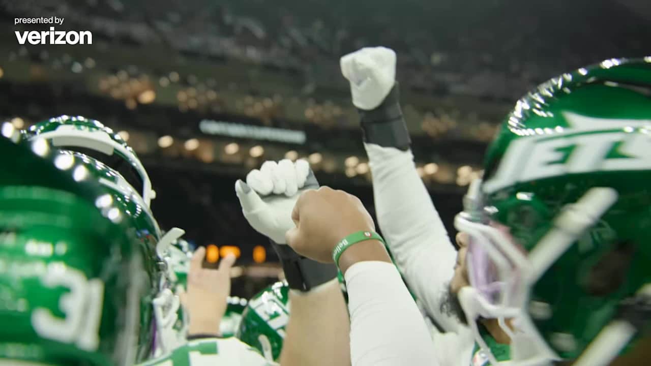Inside the Jets Team Huddle Before the Saints Game