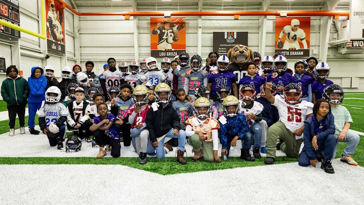 Browns surprise 8 Cleveland Muny Football teams with custom helmets