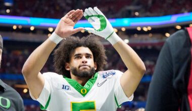 Oregon quarterback Dante Moore