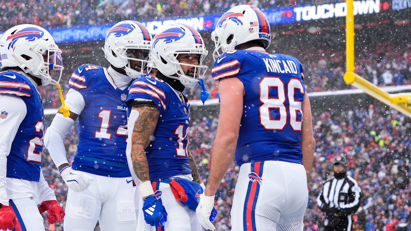 Buffalo Bills' star pass catcher has torn knee ligament, per teammate