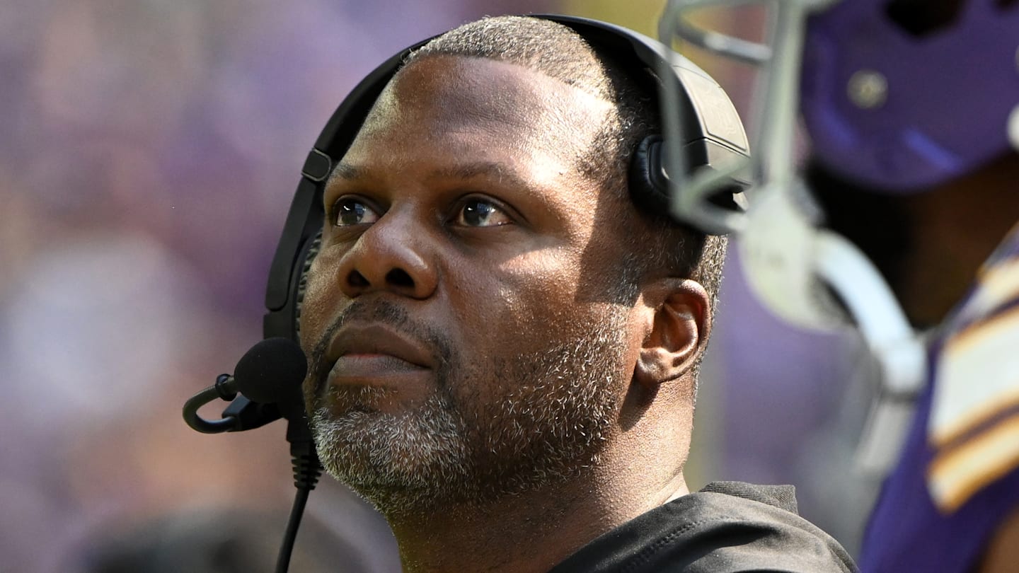 Washington Commanders defensive coordinator Daronte Jones