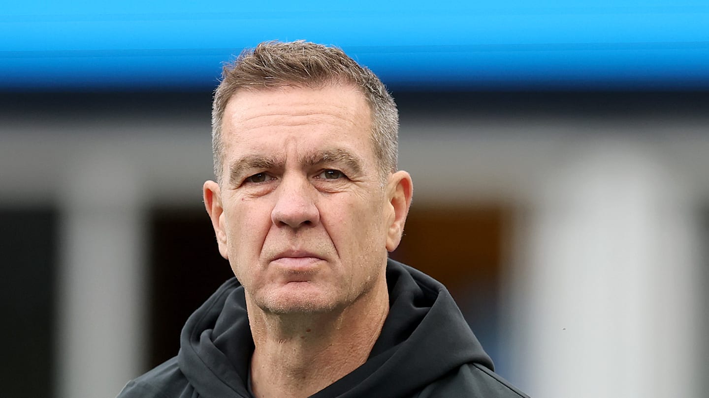 Lou Anarumo of the Indianapolis Colts watches his players