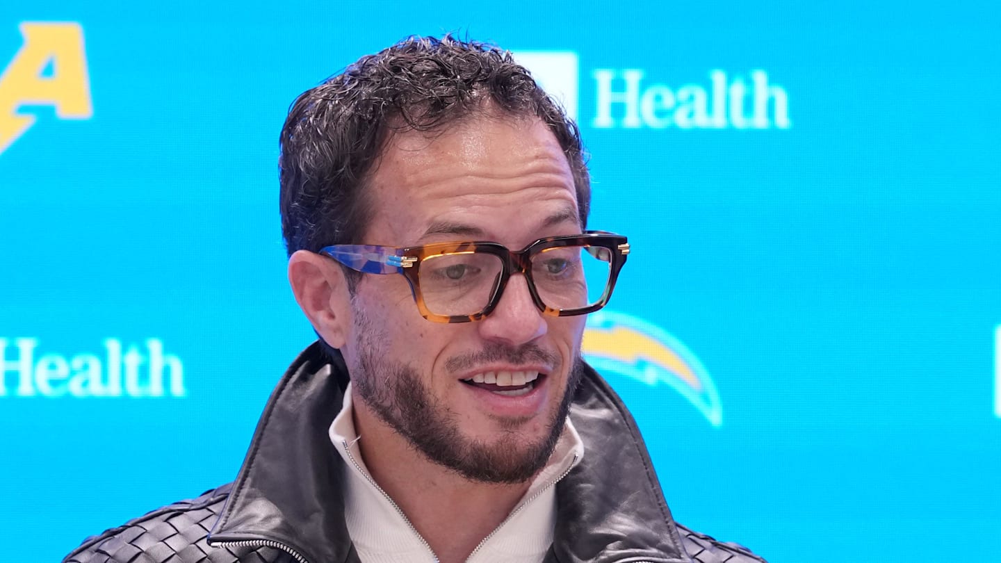 Los Angeles Chargers offensive coordinator Mike McDaniel