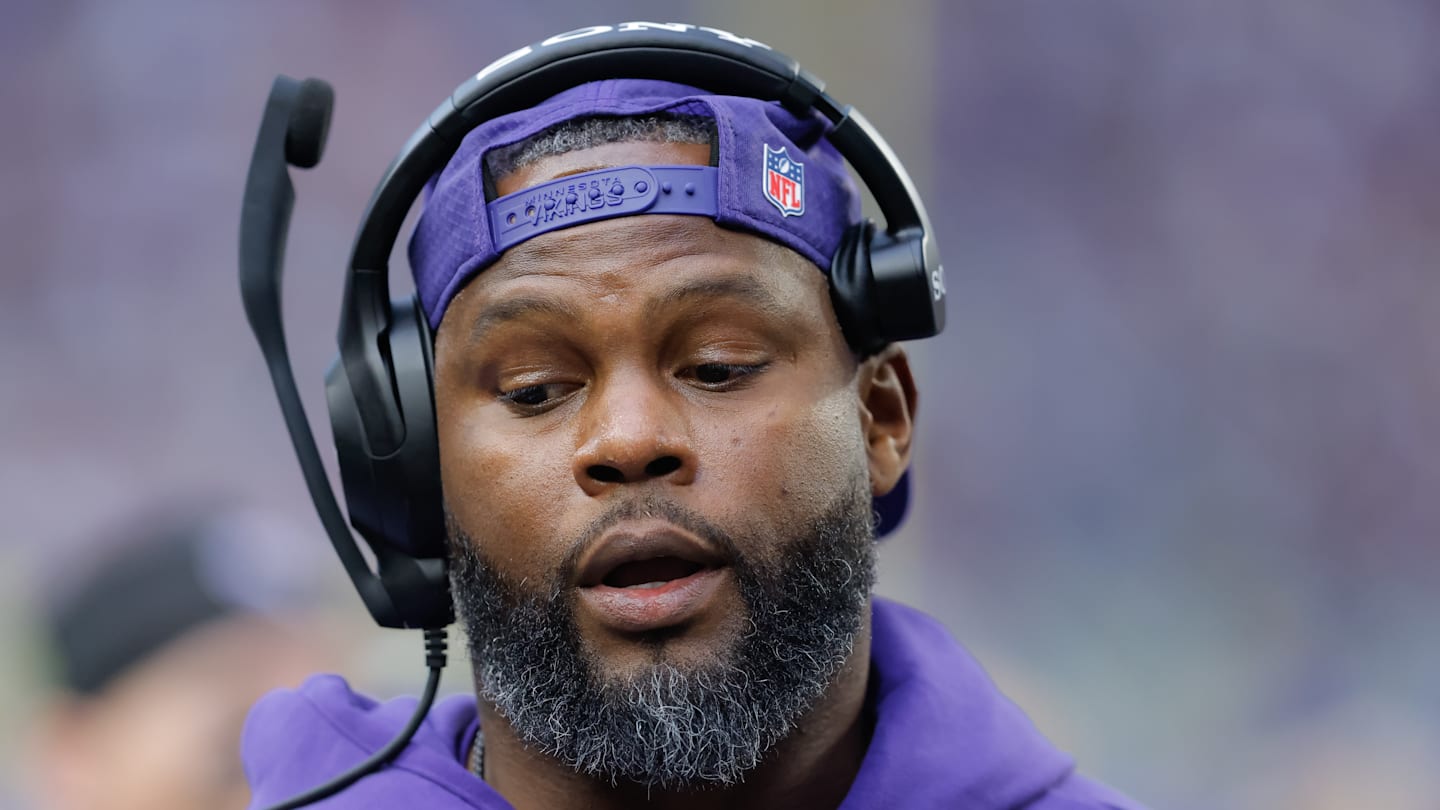 Washington Commanders defensive coordinator Daronte Jones