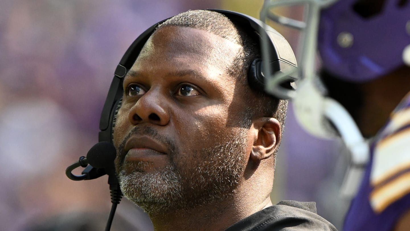 Washington Commanders defensive coordinator Daronte Jones