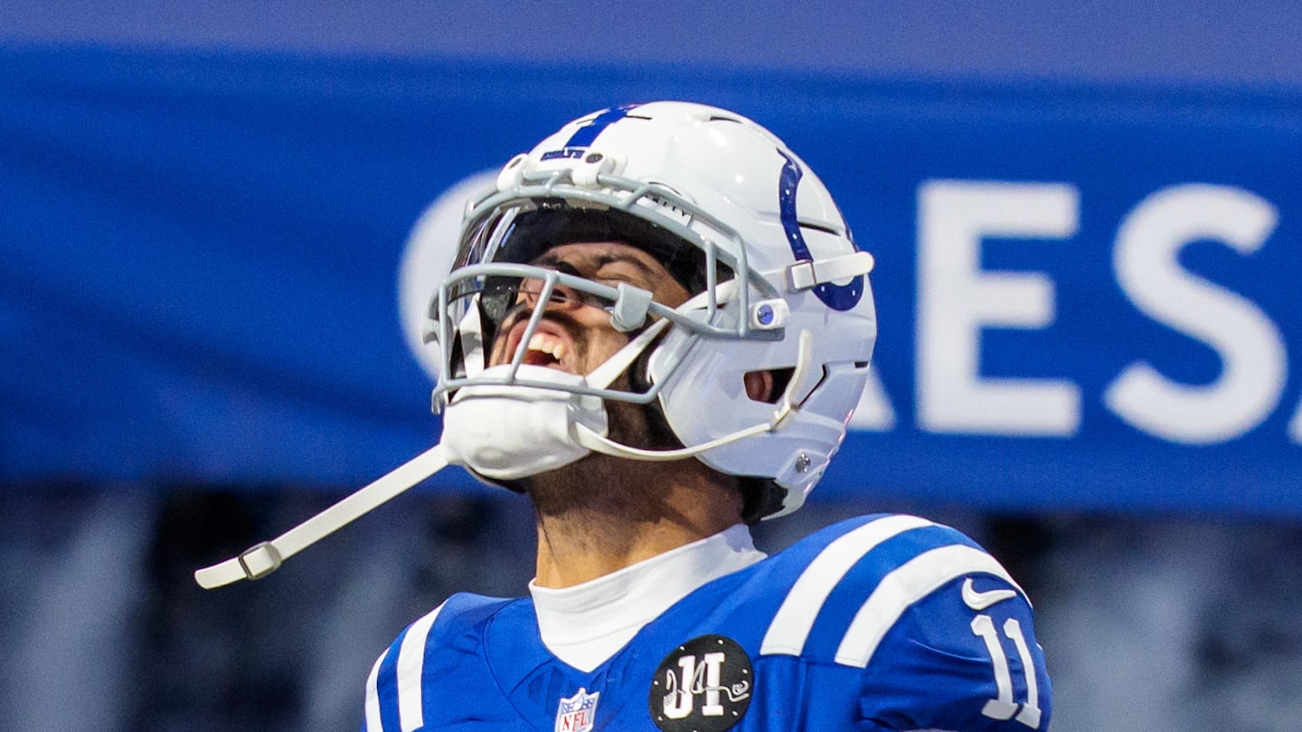 Michael Pittman of the Indianapolis Colts pregame