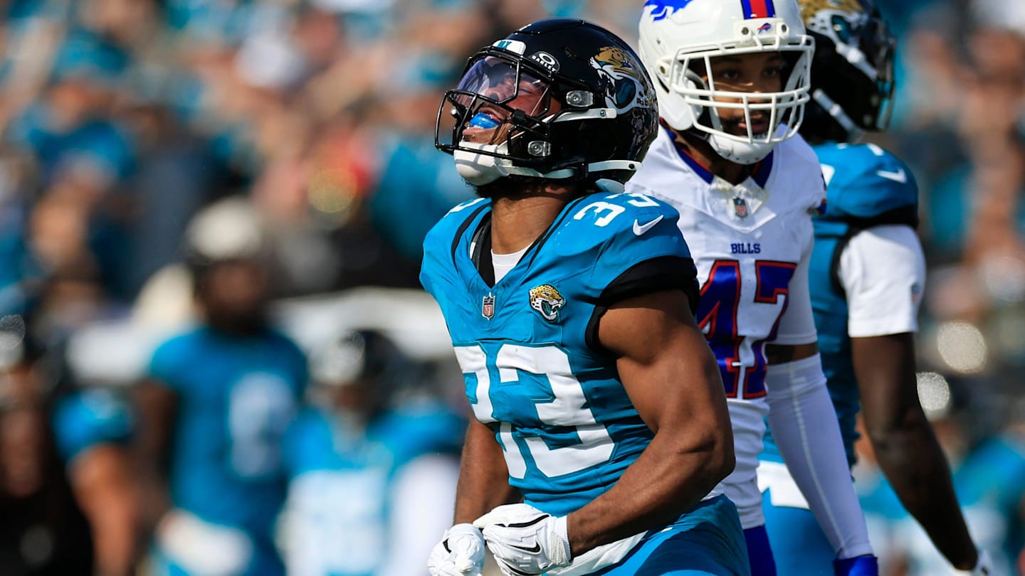 Jacksonville Jaguars running back Bhayshul Tuten (33) reacts to his first down pickup during the first quarter of an NFL football AFC Wild Card playoff matchup, Sunday, Jan. 11, 2026, in Jacksonville, Fla. The Bills defeated the Jaguars 27-24. [Corey Perrine/Florida Times-Union]