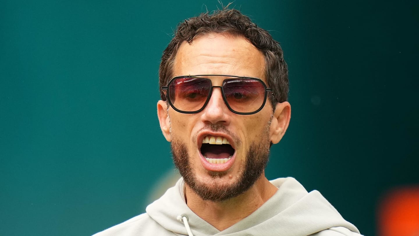 Dolphins head coach Mike McDaniel