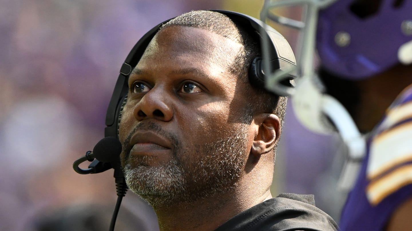 Washington Commanders defensive coordinator Daronte Jones