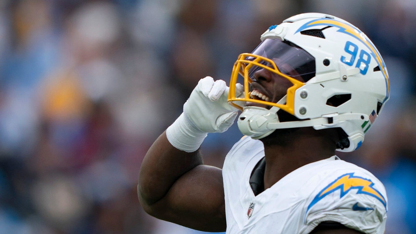 Carolina Panthers Pressed to Sign Elite Pass Rusher, but Not Who You Think