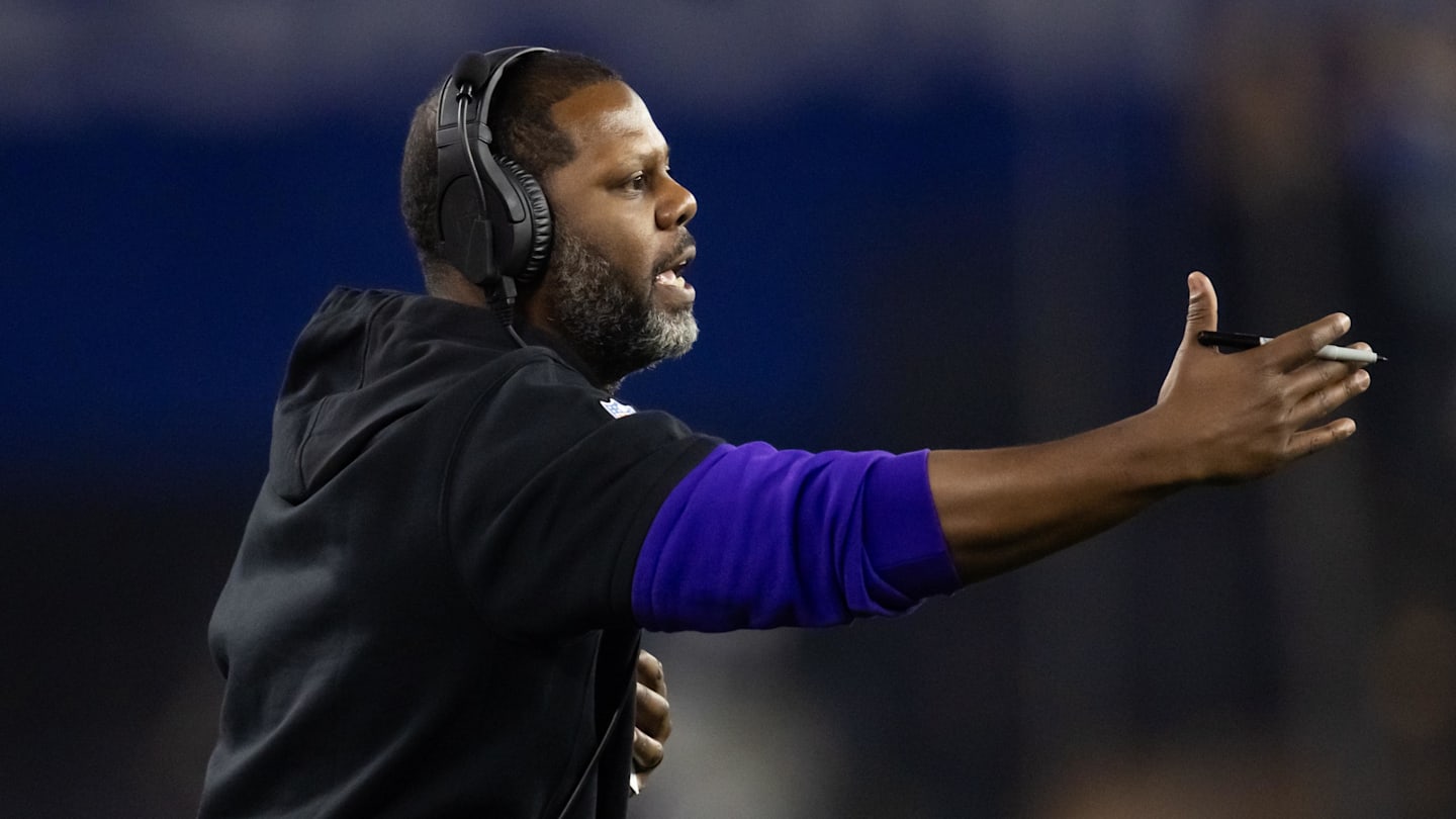 Washington Commanders defensive coordinator Daronte Jones