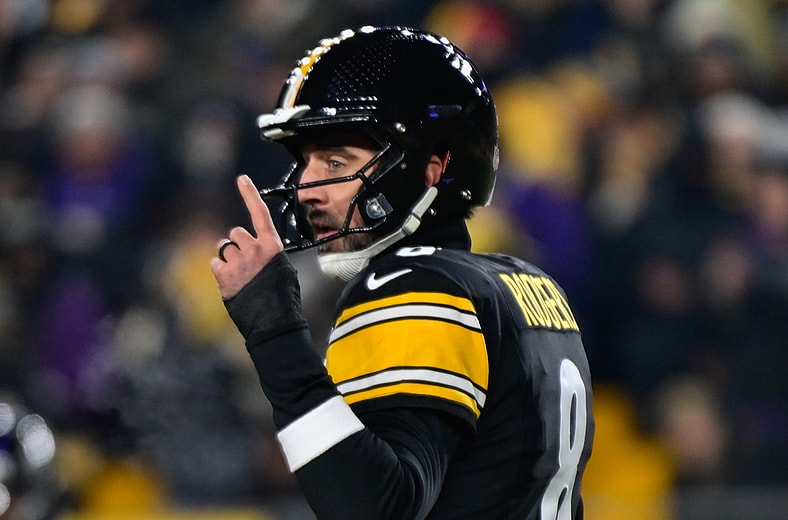 Steelers quarterback Aaron Rodgers