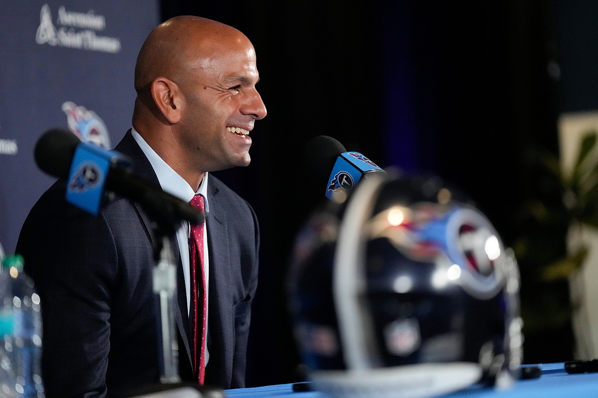 Robert Saleh takes charge of Titans, says he learned from time with Jets