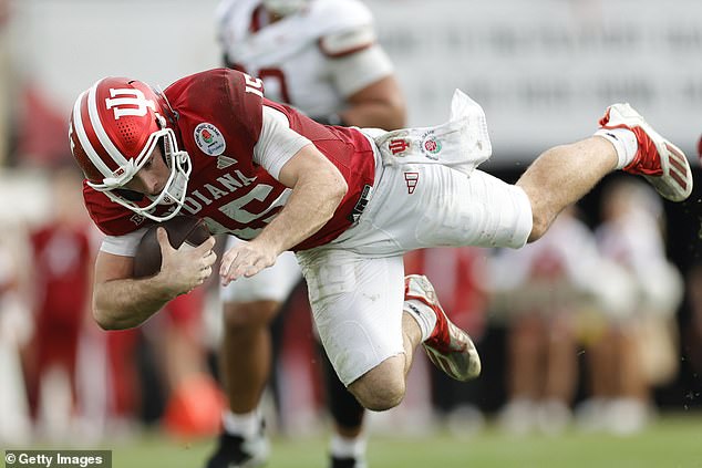 Mendoza dives during the third quarter against the Alabama Crimson Tide in Pasadena