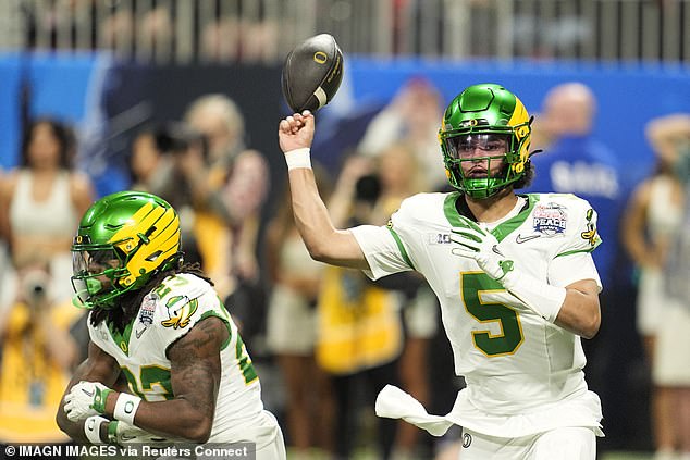 Oregon quarterback Dante Moore had a nightmare first half against Indiana Hoosiers