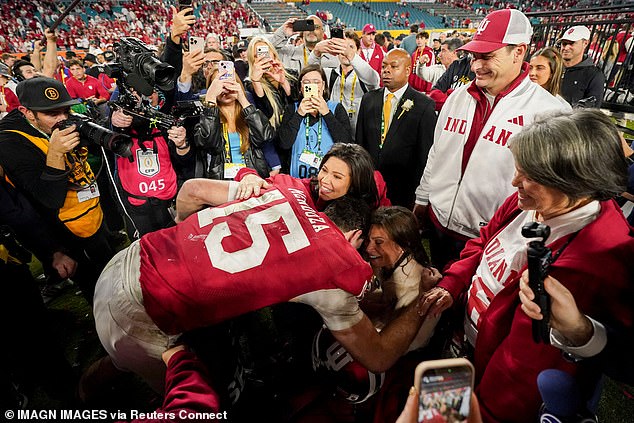 Fernando Mendoza and his mom Elsa both broke down in tears when they embraced