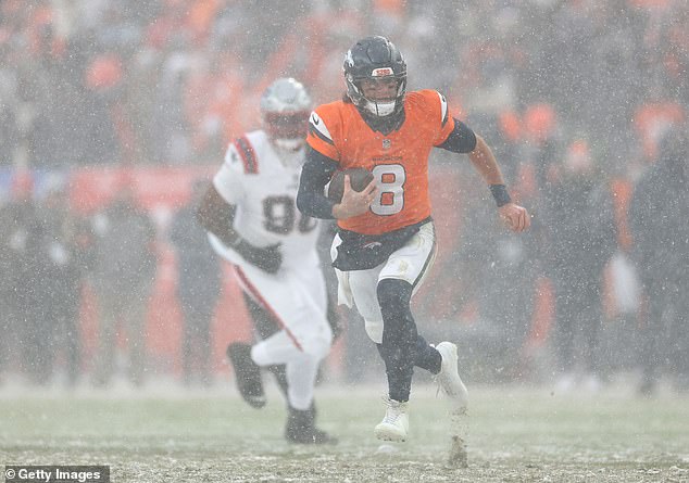 Temperatures dropped to 16F by the fourth quarter as they heavy snow continued to fall