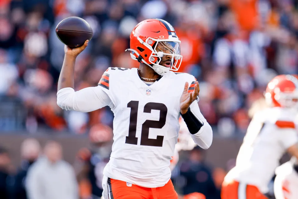 Shedeur Sanders #12 of the Cleveland Browns throws a pass during the second quarter of the game against the Cincinnati Bengals at Paycor Stadium