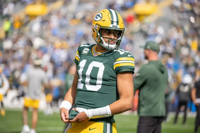 September 7, 2025: Green Bay Packers quarterback Jordan Love 10 warms up before a game against the Detroit Lions in Green Bay, WI. Packers defeated Lions, 27-13. /Cal Media. Green Bay United States of America – ZUMAc04_ 20250908_zma_c04_109 Copyright: xKirstenxSchmittx