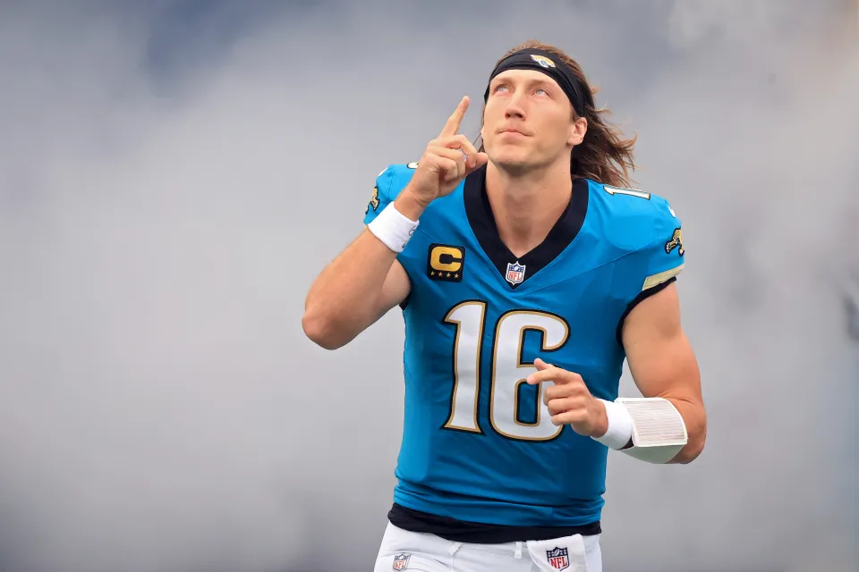 Trevor Lawrence #16 of the Jacksonville Jaguars takes the field prior to a game against the Tennessee Titans at EverBank Stadium on January 04, 2026
