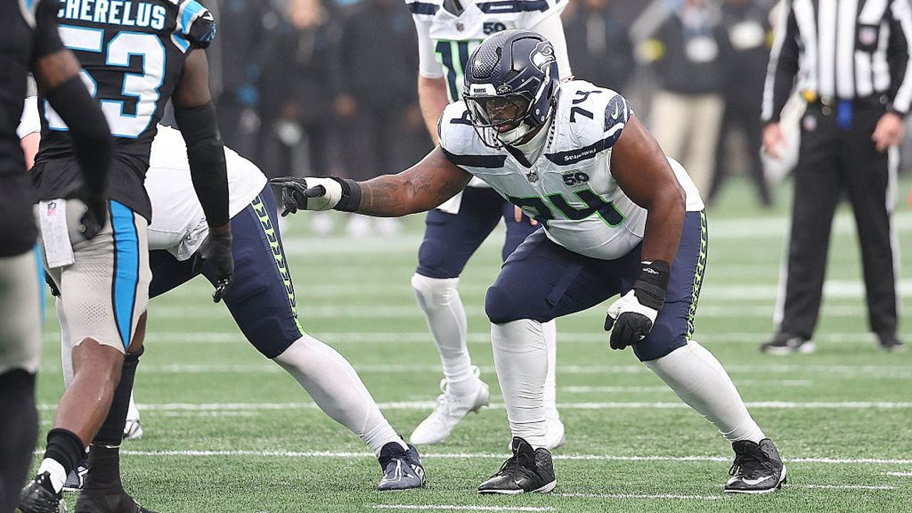 Seahawks Notebook: Tackle injuries, Derick Hall back