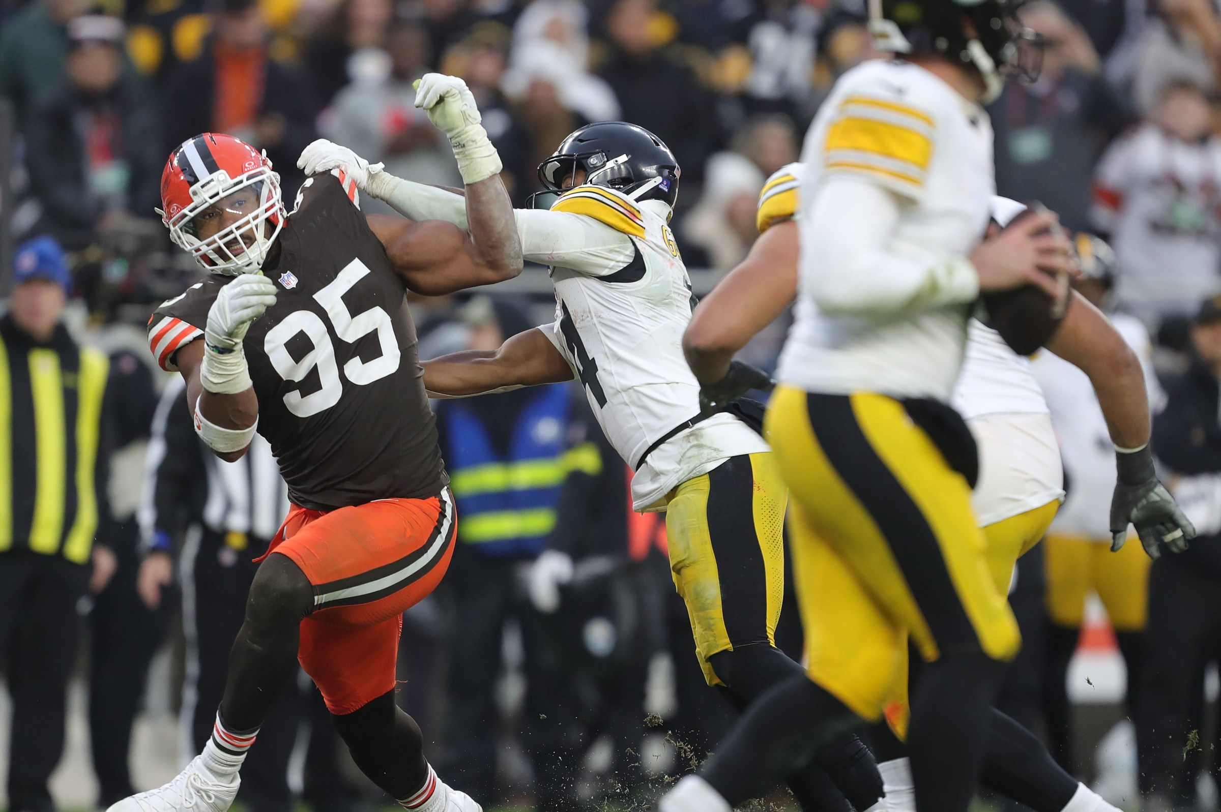Cleveland Browns news 12/31: Can Myles break the sack record this week?