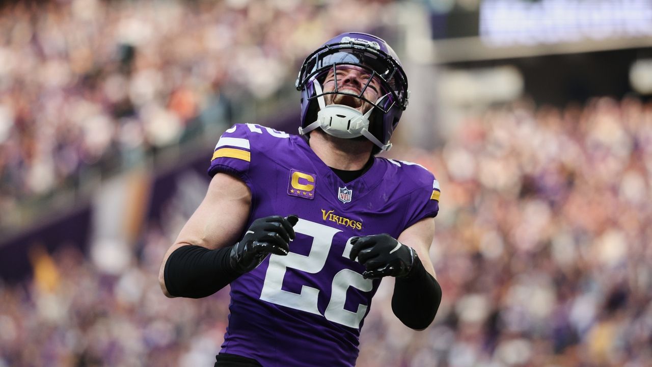 Harrison Smith stays in the moment with the Vikings, as his 14th season winds down