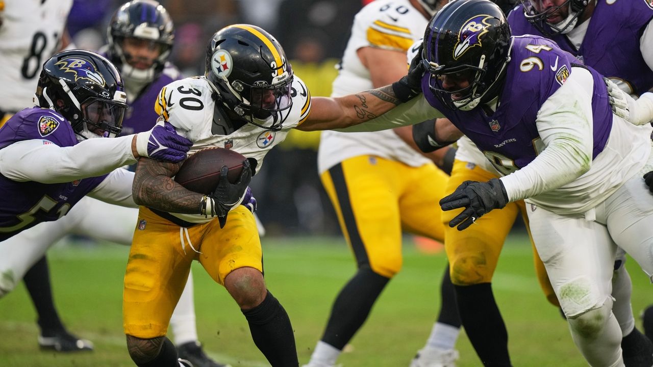 In his 13th year, Baltimore NT John Jenkins finally receives an in-season contract extension