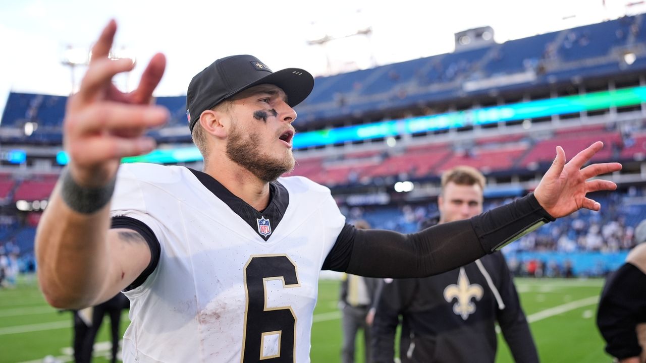 Saints rookie Shough and Falcons veteran Cousins will match winning streaks in NFC South showdown