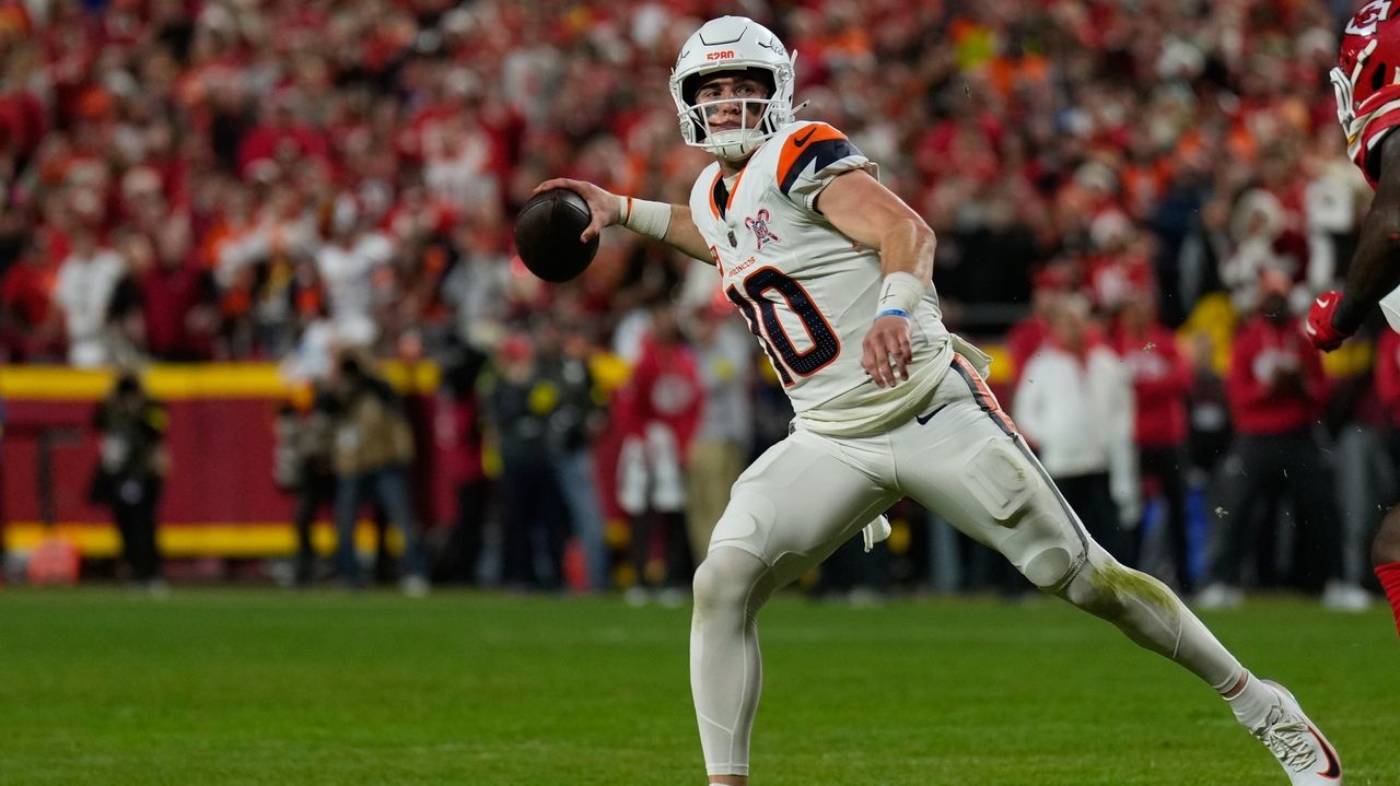 Broncos look to clinch AFC's No. 1 seed with win against Chargers