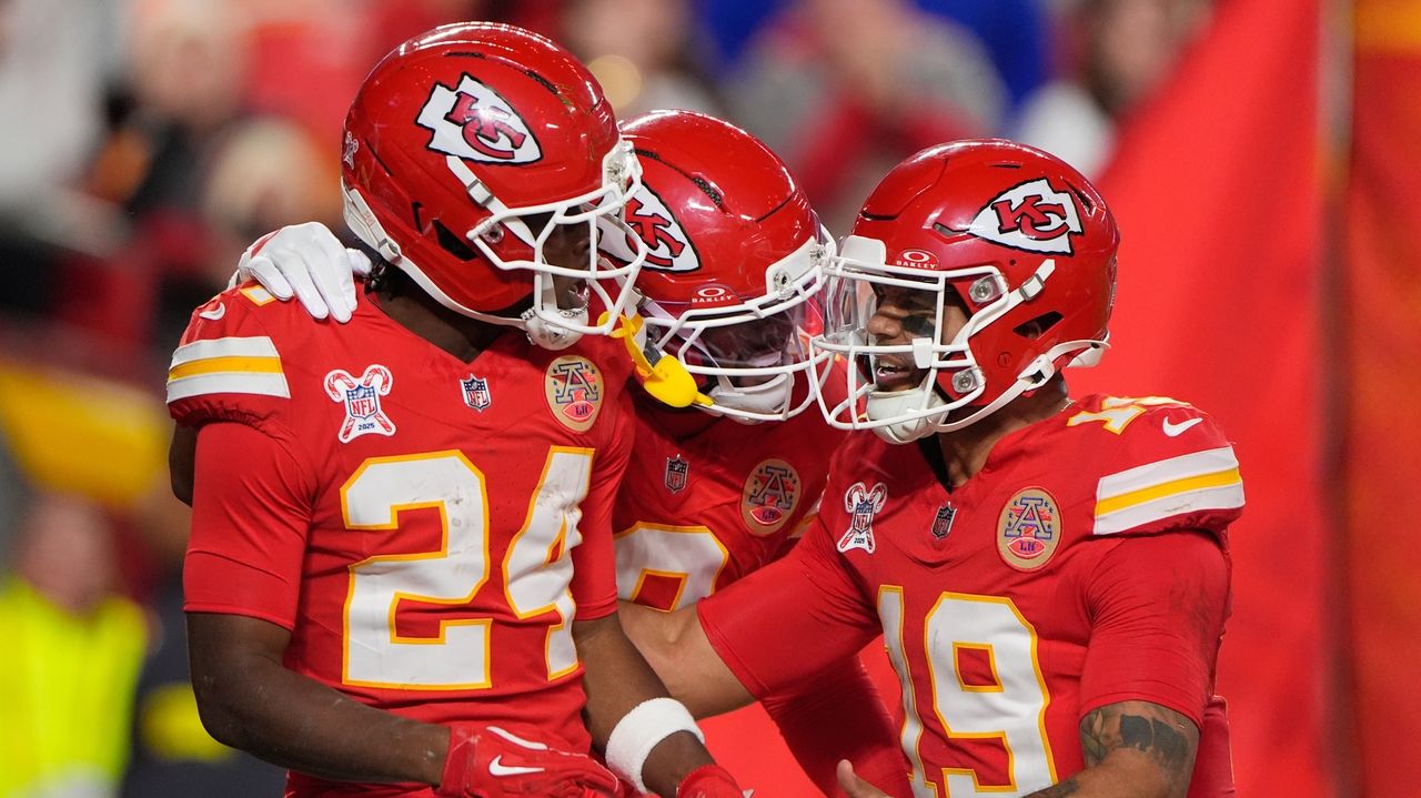 Chiefs look to continue recent domination over the Raiders
