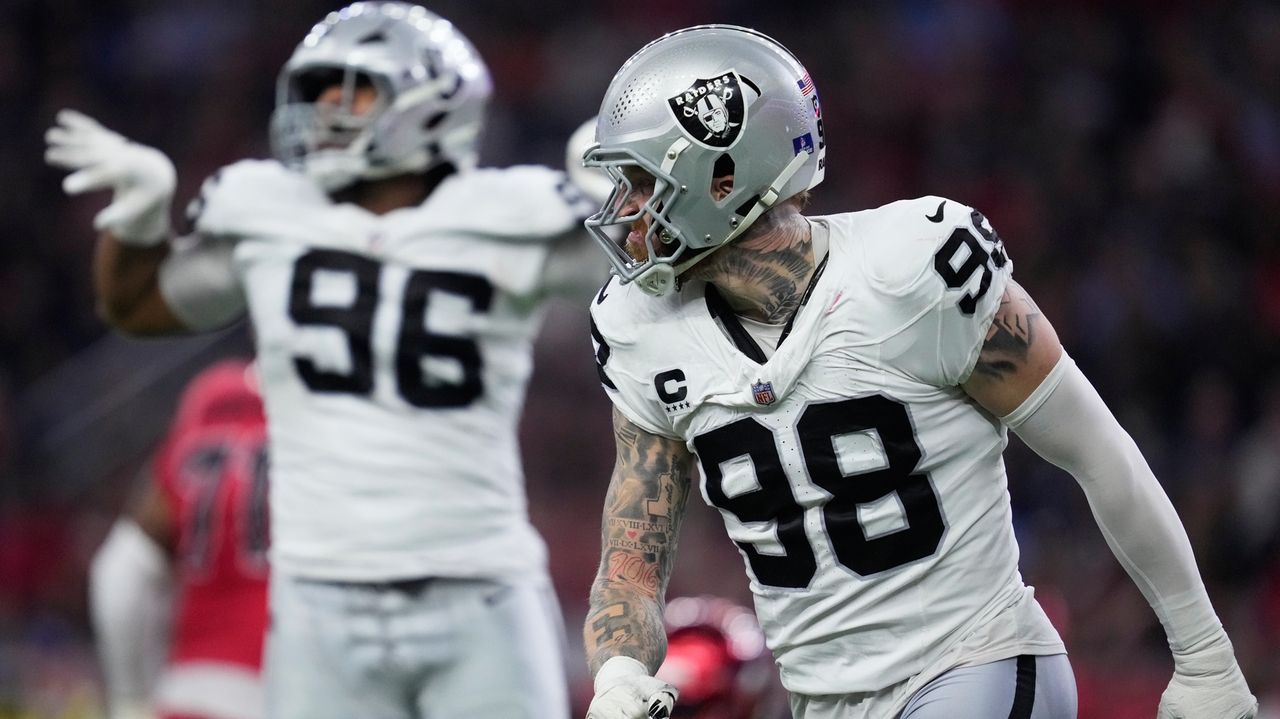 Raiders pass rusher Maxx Crosby undergoes knee surgery