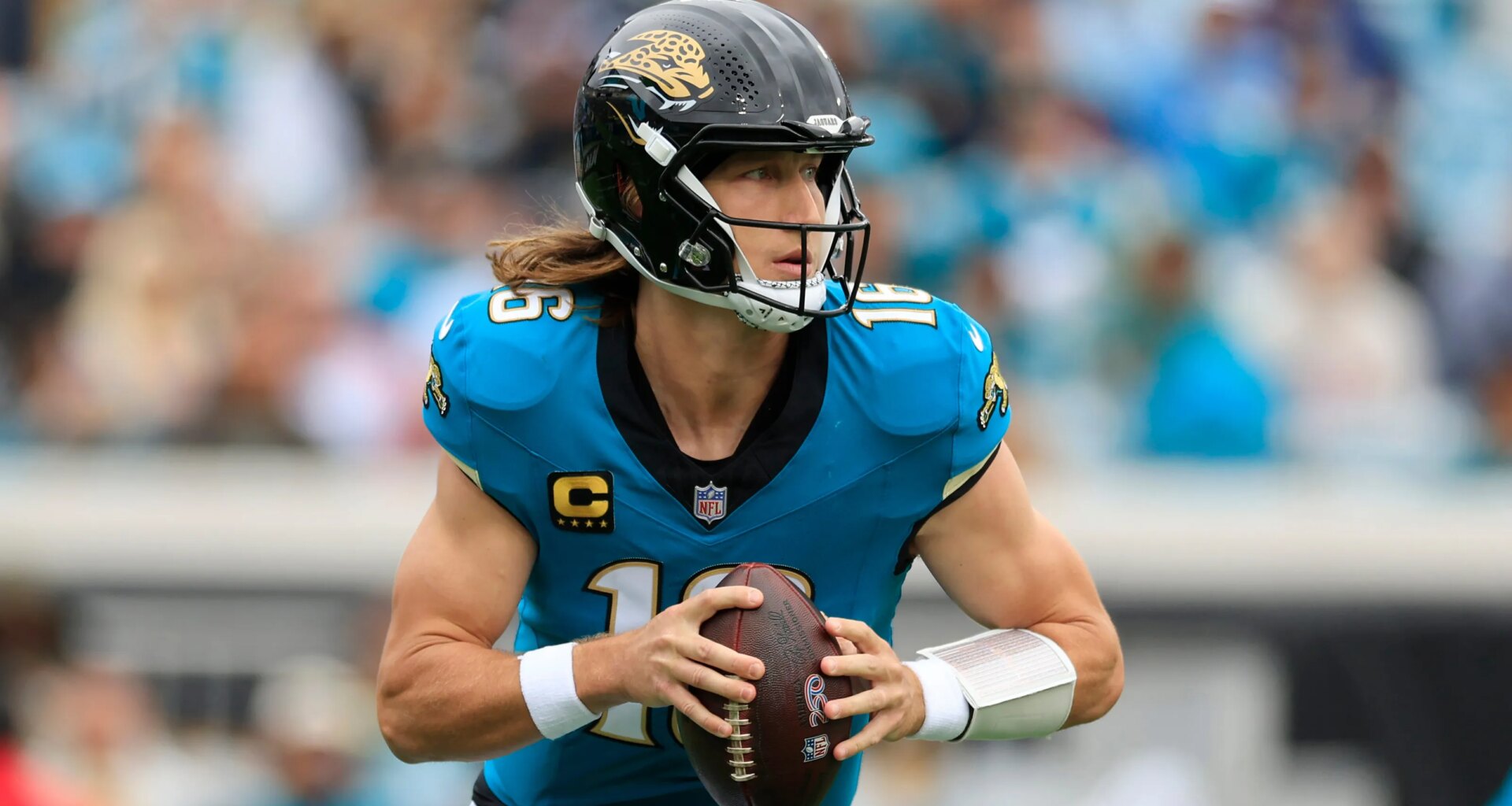 Week 18 FedEx Player of the Week goes to Jaguars' Trevor Lawrence
