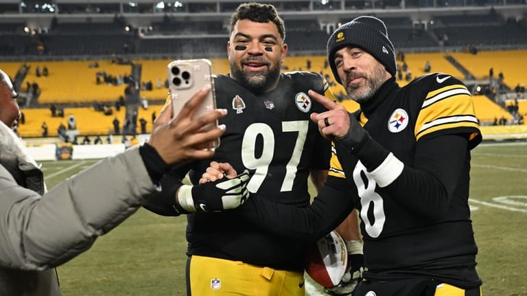 Pittsburgh Steelers quarterback Aaron Rodgers stands with defensive tackle Cameron...