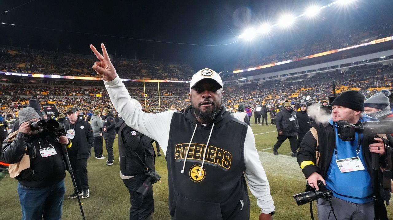 Mike Tomlin and the Steelers look to end a long run of playoff futility against the streaking Texans