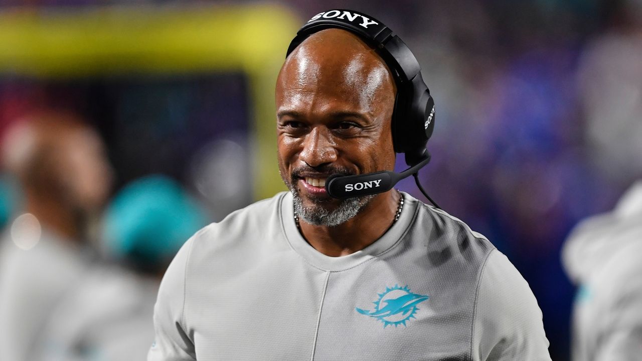 With Ryan in place, Falcons begin coach search by interviewing Dolphins' Weaver and Seahawks' Kubiak