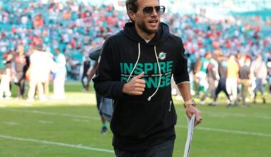 Reports: Mike McDaniel set to become Chargers’ offensive coordinator