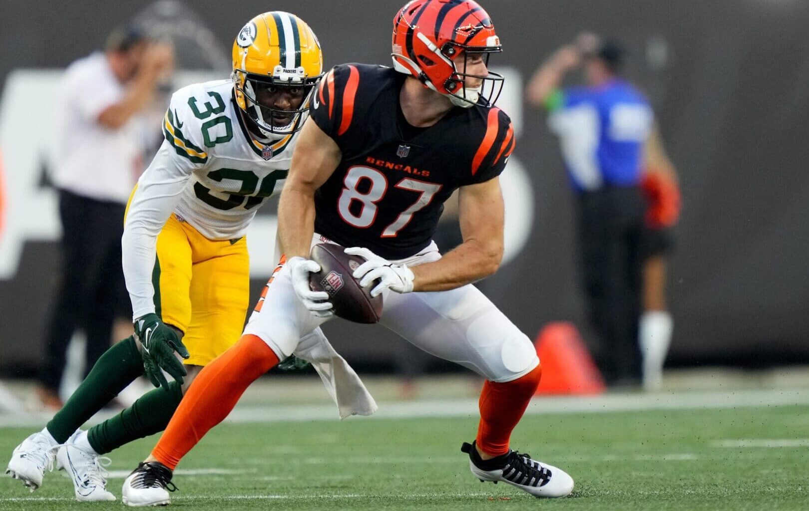 Bengals Re-Sign TE Tanner Hudson