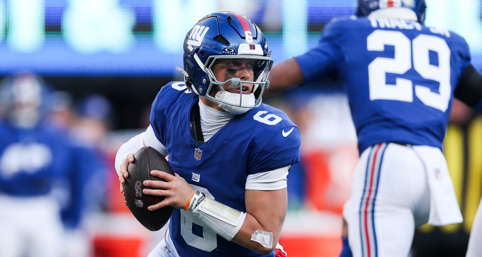 Giants' Rookie Duo Earns Major NFL Award Finalist Honors