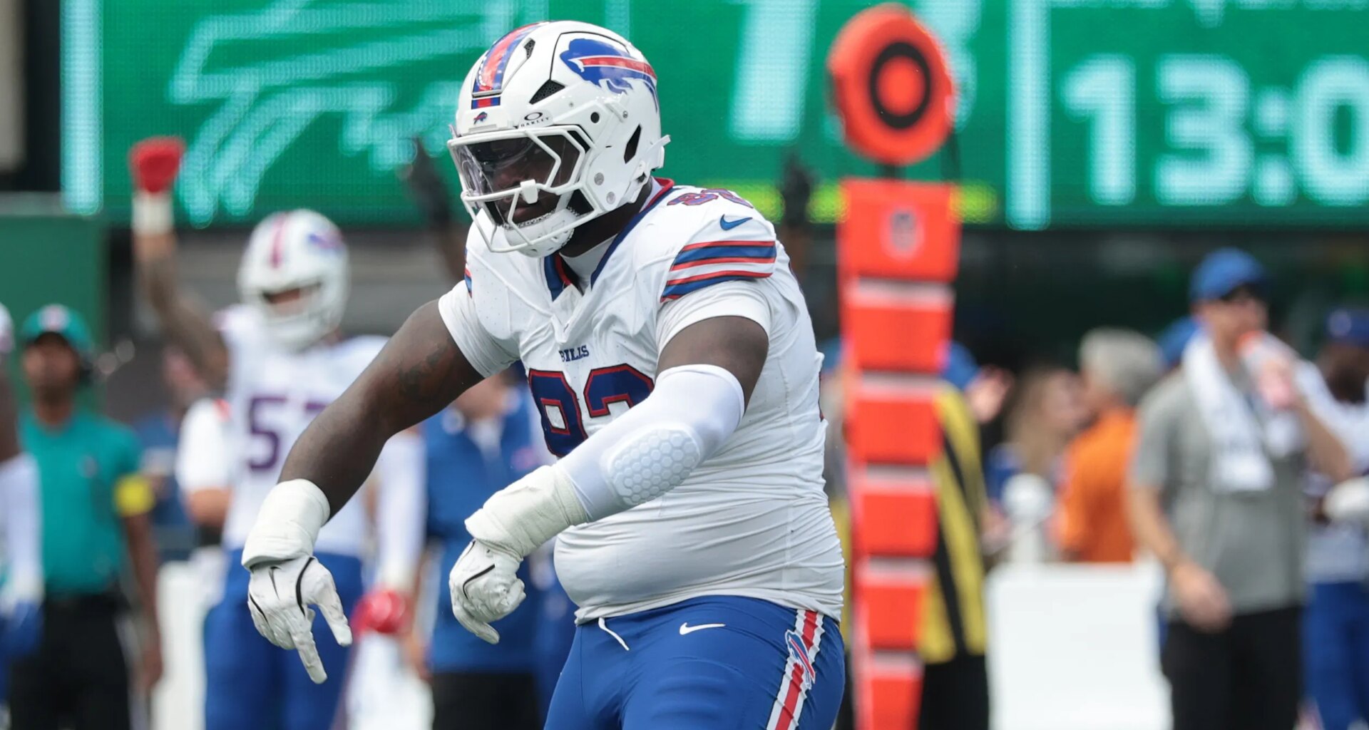 Bills sign former Georgia football DL