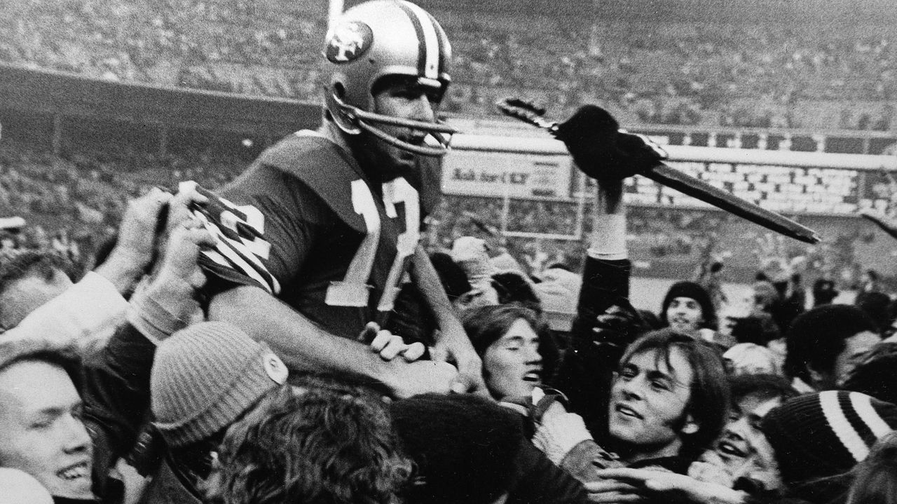 Former 49ers quarterback John Brodie, an NFL MVP and a prolific passer, dies at 90